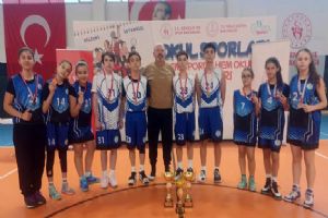 Silivri Ertuğrul Gazi Ortaokulu’ndan 3x3 Basketbolda çifte şampiyonluk