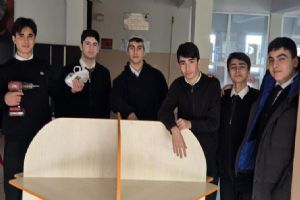 Silivri Turizm Lisesi’nden sıfır atıktan örnek uygulama: Atık dolaplar kütüphane masasına dönüştü