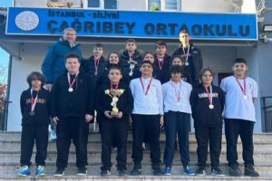 link Silivri Çağrıbey Ortaokulu Basketbolda ilçeye damga vurdu