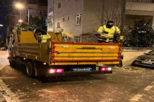 Silivri Belediyesi karla mücadeleyi aralıksız sürdürüyor