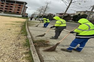 link Silivri Park Ve Bahçeler Müdürlüğü’nden kaldırımlarda rutin temizlik