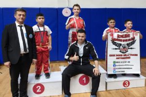 Silivrili Atahan İstanbul Kickboks şampiyonu oldu