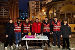 Silivri CHP Gençlik Kolları’ndan Teravih çıkışı ikramı