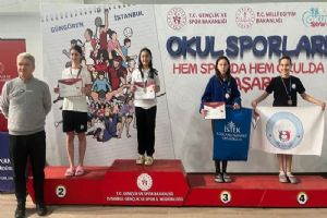 Silivri Ertuğrul Gazi Ortaokulu Öğrencilerinden Paletli Yüzmede büyük başarı