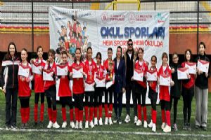 Silivri İBB Abdülezel Paşa Ortaokulu'ndan iki İstanbul Şampiyonluğu birden