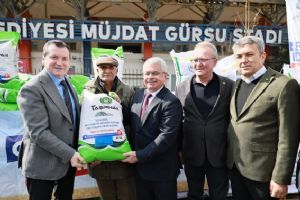 İBB Silivri’de kuru fasulye ve nohut tohumu dağıttı