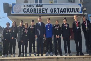 Silivri Çağrıbey Ortaokulu’nda başarı madalyaları sahiplerini buldu