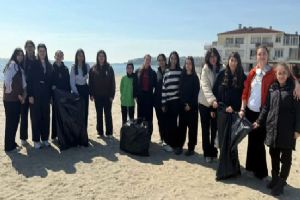 Silivri Şerife Baldöktü öğrencileri deniz ve kumsal kirliliğine dikkat çekti