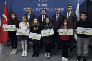 link Silivri'de “Canım Ailem” Resim Yarışmasında dereceye giren öğrenciler ödüllendirildi