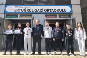 Silivri Ertuğrul Gazi Ortaokulu’nda başarılı öğrencilere ödül