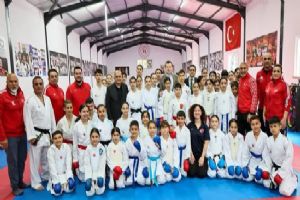 link Silivri Belediye Başkanı Balcıoğlu’ndan Milli Takım Kampına ziyaret