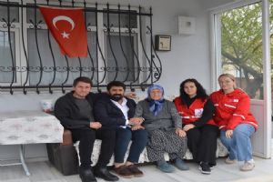 link Silivri Kızılay Şubesinden şehit annesine anlamlı ziyaret