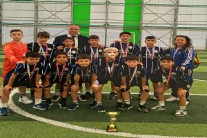 Silivri Gümüşyaka Ortaokulu Küçük Erkek Futbol Takımı İlçe Üçüncüsü oldu