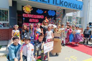 link Silivri Gazi İlkokulu minik tasarımcılarından büyük mesaj: Geri dönüşüm podyuma taşındı