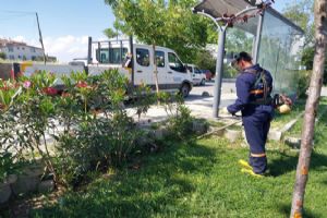 Silivri Belediyesi, ilçenin dört bir yanında ot biçimi ve temizlik çalışmalarını sürdürüyor
