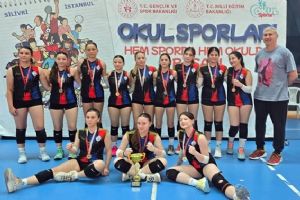 link Silivri Çağrıbey Ortaokulu voleybolda çifte başarı