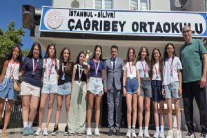 Silivri Çağrıbey Ortaokulu’ndan voleybolda çifte başarı elde etti
