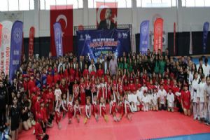 Silivri AK Parti Teşkilatı Yaz Spor Okulları açılışına katıldı