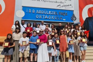 Silivri İBB Abdülezel Paşa İlk Ve Ortaokulu'nda başarılı öğrencilere plaket