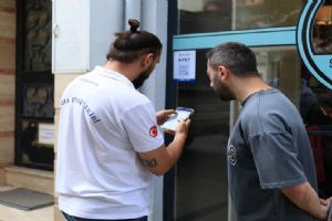 link Silivri Belediye Kapınızda Ekipleri sahada: Afet QR etiketleri yerleştiriliyor