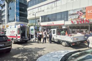 link Silivri'de freni boşalan belediye kamyoneti durağa daldı: 1 Kadın yaralandı