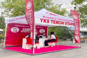 İstanbul Rumeli Üniversitesi Tercih Danışmanlığı noktalarıyla aday öğrencilerin yanında