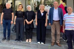 Silivri AK Parti’den Yeni Mahalle esnafına ziyaret Silivri AK Parti’den Yeni Mahalle esnafına ziyaret