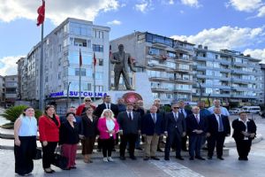 link CHP Silivri’den 103. Kuruluş Yıl dönümünde Atatürk Anıtı’na çelenk