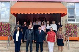 Silivri Milli Eğitim Müdürü İbrahim Damat, ilk ders zilinde minik öğrencilerle buluştu