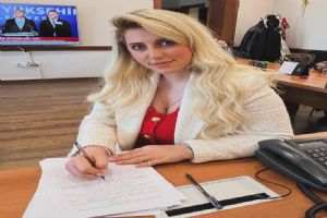 link Silivri Belediye Meclis Üyesi Ebru Akgül Pekel’den dikkat çeken açıklamalar: “Gönlüm ve zihnim Yeni Parti’nin yanında”