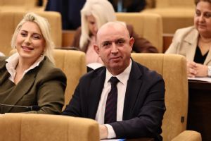link Silivri Belediye Meclisi'nde lostra tartışması Romanların sorunlarını gündeme getirdi