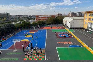 Silivri Ertuğrul Gazi Ortaokulu’nun bahçesi oyun ve spor alanlarıyla renklendi
