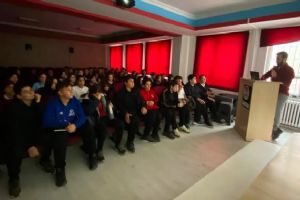Silivri Sezin Öztaş Ortaokulu’nda öğrencilere verimli ders çalışma semineri