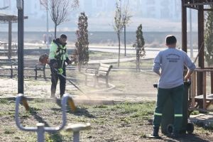 Silivri’de park ve yeşil alanlarda bakım çalışmaları sürüyor