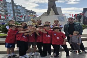 Silivri Çağrıbey Ortaokulu’ndan Cumhuriyet Kupası’nda çifte başarı