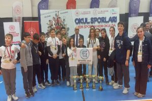 link Silivri Ertuğrul Gazi Ortaokulu Satrançta 4 şampiyonluk elde etti