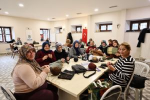 Silivri Belediyesi Mahalle Evlerinde el emeği ürünler ekonomik değere dönüşüyor