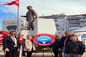 Eğitim-İş’ten Cumhuriyet Bayramının103. yılında Atatürk Anıtı’na çelenk