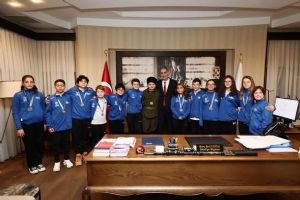 link Silivri Belediye Başkan Vekili Ekici, dereceye giren yüzücüleri ağırladı