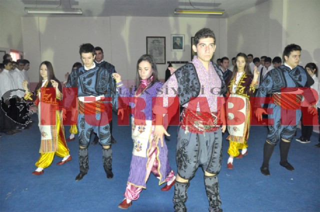 Silivri Lisesi, tiyatroda birinci