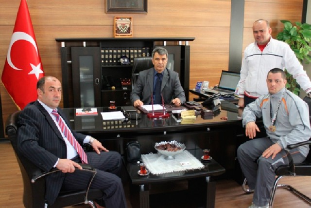 Yüzme Şampiyonumuz Kayapınar’ı ziyaret etti