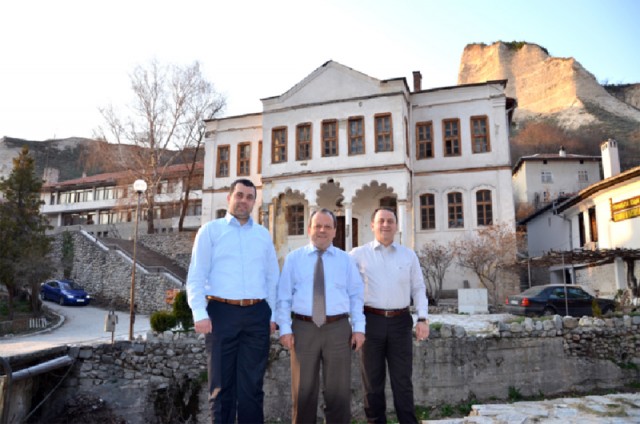 Bulut, atalarının göç  ettiği şehri ziyaret etti
