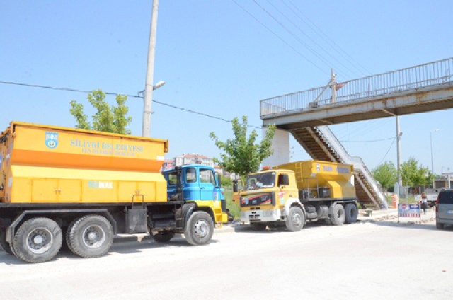 Belediye üst geçitleri onarıyor