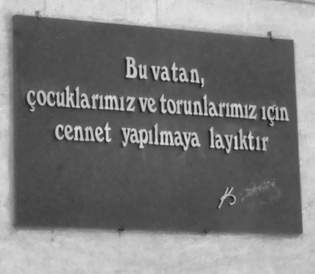 Atatürk’e saldırılar devam ediyor