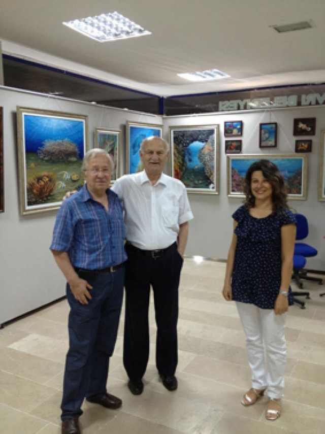Eken, sergiyi gezdi