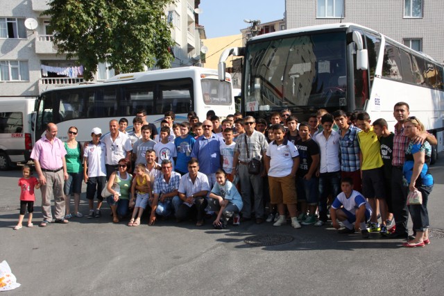 Alibeyli gençler İzmir’e hareket etti