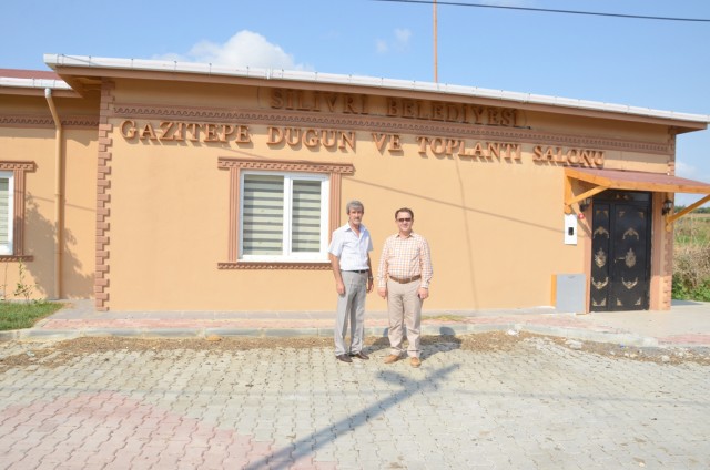 Salon tamam sıra meydanda