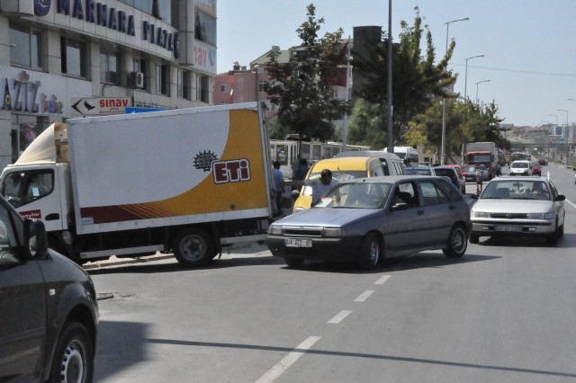 Yine yan yol yine kaza!