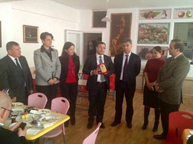 Varnalı’dan Karakaş’a teşekkür plaketi