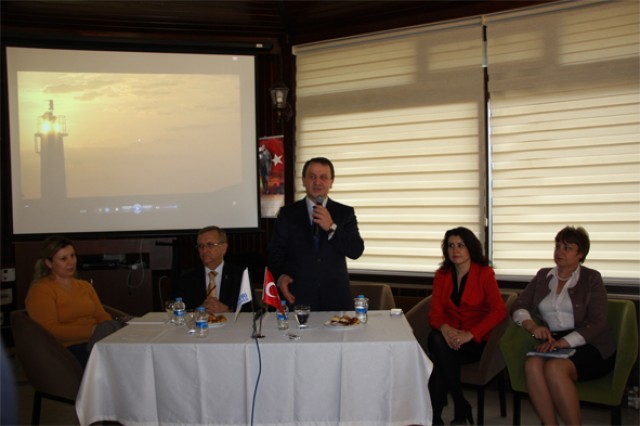 Işıklar, kuaförlerle bir araya geldi